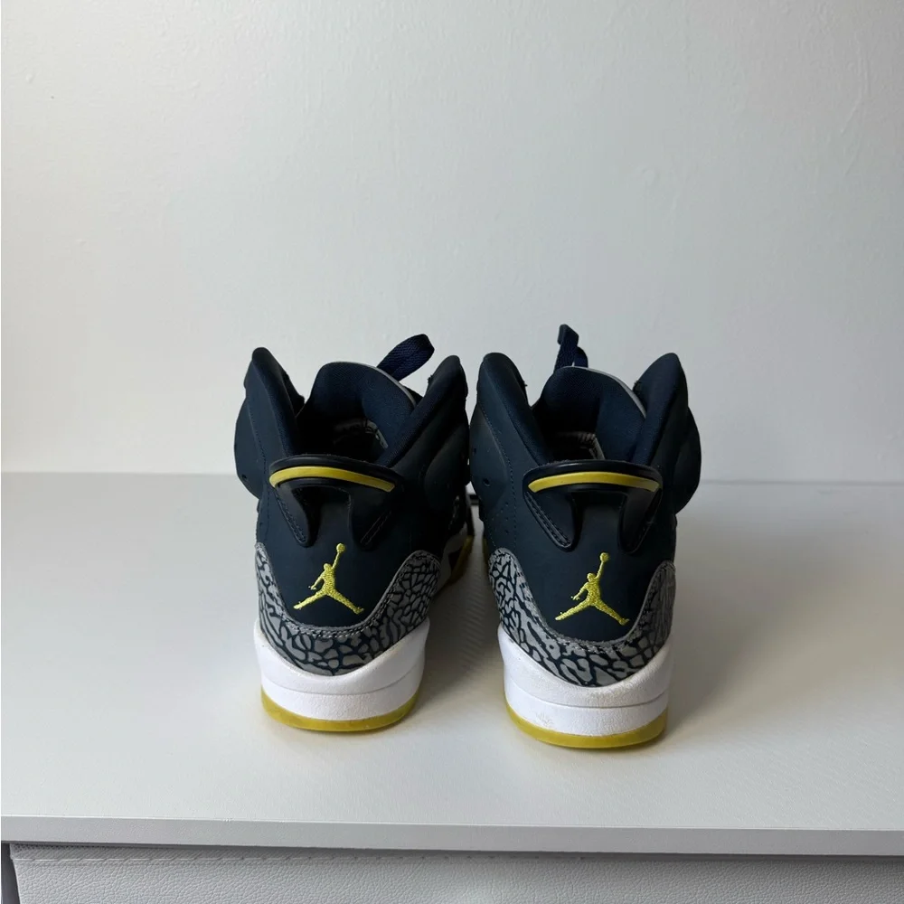 Nike Air Jordan Son of Mars Armory Navy Kids Navy Blue Sneakers‎ 7.5 y